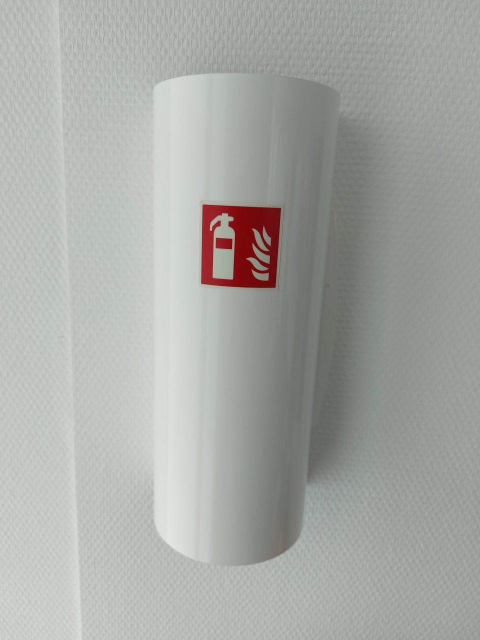 Design Mantel für ein Feuerlöschspray, Reinweiß