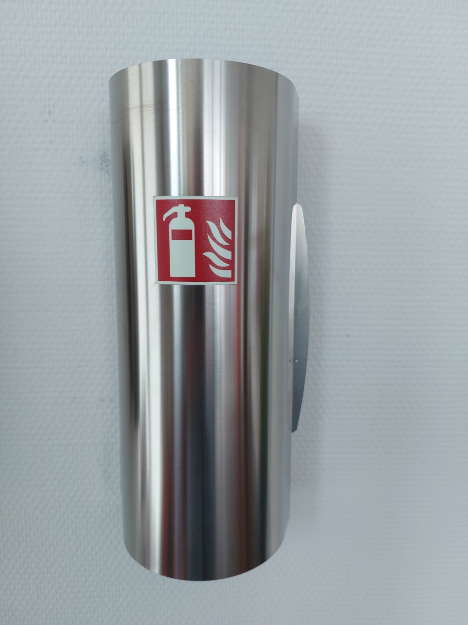 Design Mantel für zwei Feuerlöschsprays aus Edelstahl